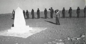 Oued Rhadanisi Honneurs  au monument commémoratif  à l'endroit ou fut tué le Lt    Lavoix